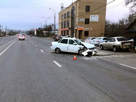 В Волгограде в лобовом ДТП пострадали 3 ребенка