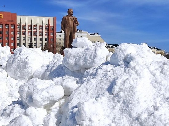Волонтеров попросят помыть памятник Ленину в Чите