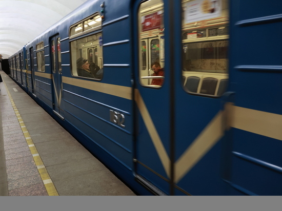 Поезда начали ходить с увеличенным интервалом на «синей» ветке петербургского метро