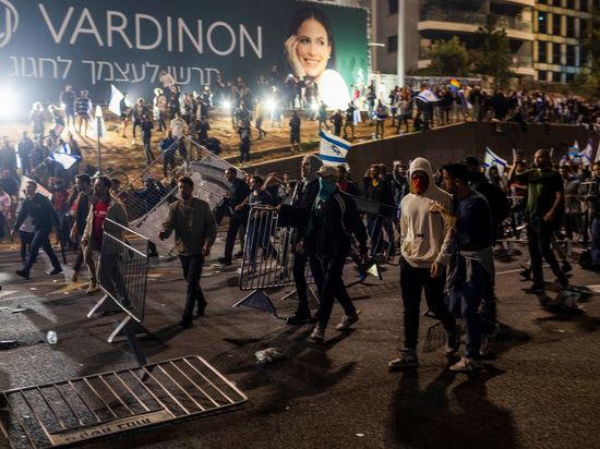 Тысячи израильтян вышли на улицы против правительства Нетаньяху