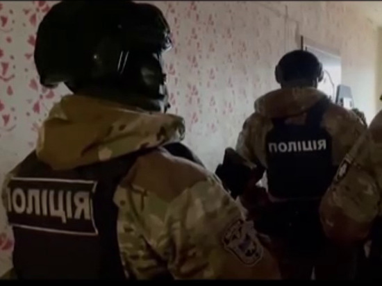 В Киеве спецназ ворвался в квартиру запустившего фейерверк мужчины