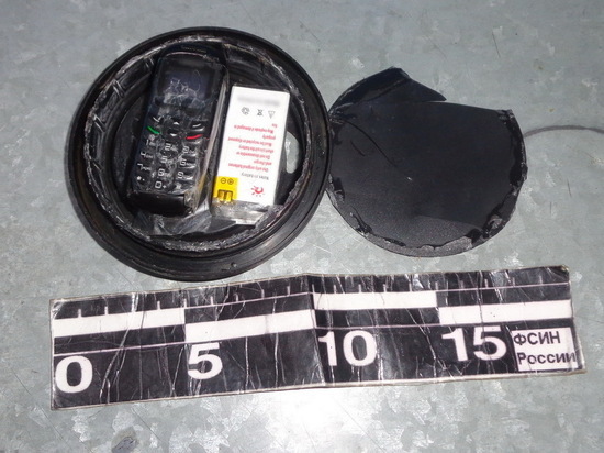 Мужчина пытался пронести телефон в термокружке в СИЗО Краснокаменска