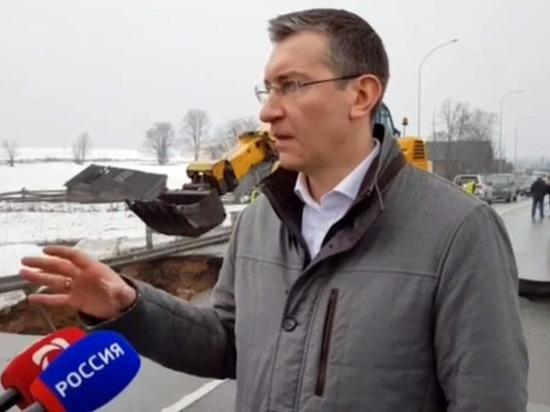 Провал дороги у Загребино планируют восстановить за 2-3 дня