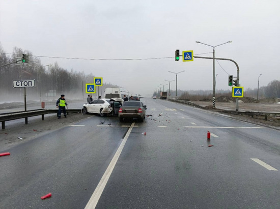 ДТП с участием двух авто и маршрутки случилось близ Чебоксар, есть пострадавшие