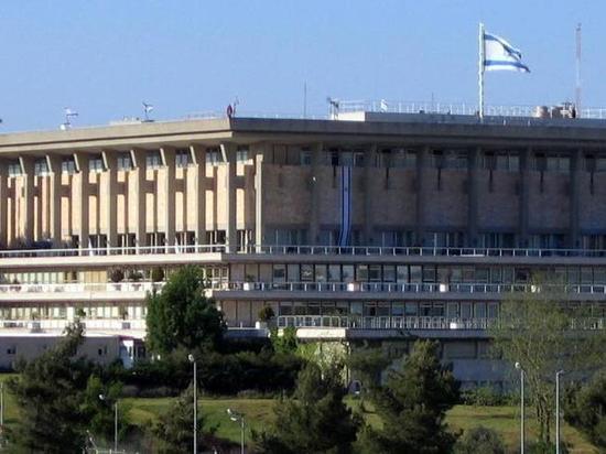 Трое протестующих прорвались в парламент Израиля