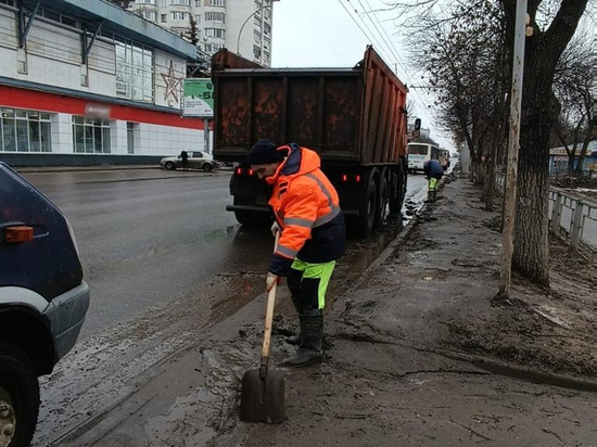 В Вологде переходят на весенний формат уборки города