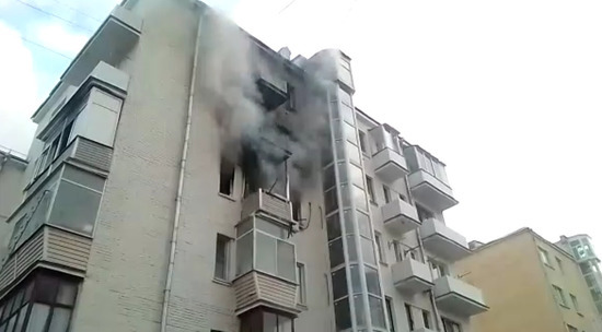 Пожар в центре Москвы вспыхнул из-за неисправной проводки: видео