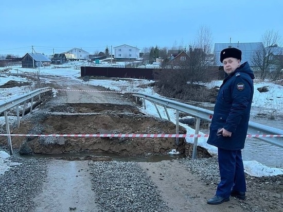 Трубопереезд в деревню Емельяново обрушился в Вологодском округе