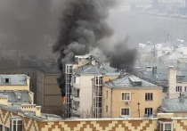 Пожар в старом доме в центре Москвы по адресу Шмитовский проезд 11а ликвидирован в 18
