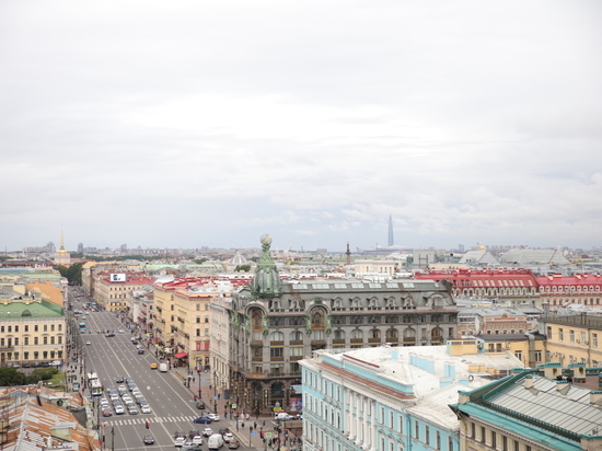 Более 100 новых магазинов и кафе открылось в центре Петербурга за год