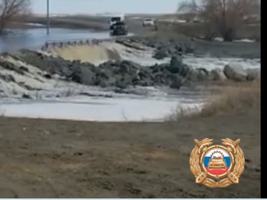 В Башкирии из-за подтопления перекрыли дорогу