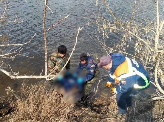 Саратовские спасатели достали из реки тело молодого мужчины, причины его смерти неизвестны