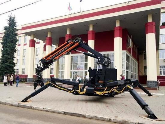 Робот-паук в 4 тонны посетил Воронеж