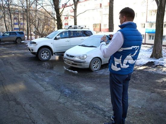 Волонтеры приступили к обследованию дорог в Южно-Сахалинске после зимы