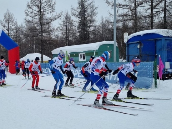 Малыши и ветераны спорта: в Новом Уренгое 200 человек вышли на «Ямальскую лыжню»
