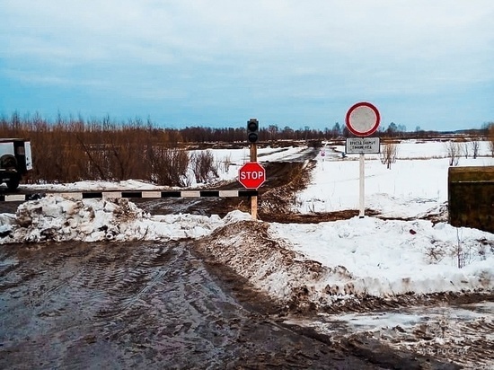 В Омской области из-за потепления закрыли ещё три ледовых переправы