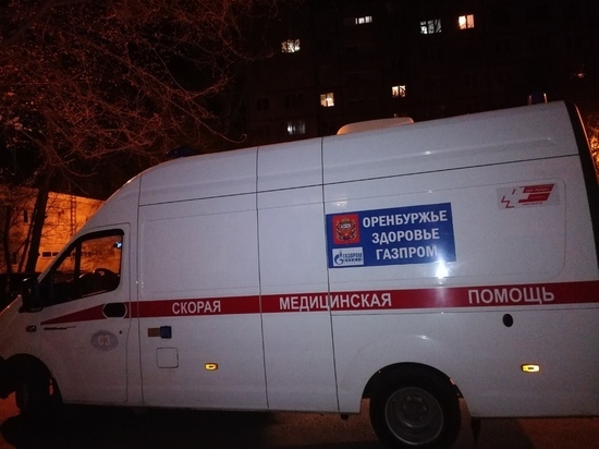  В Новотроицке женщина упала с подъездного козырька