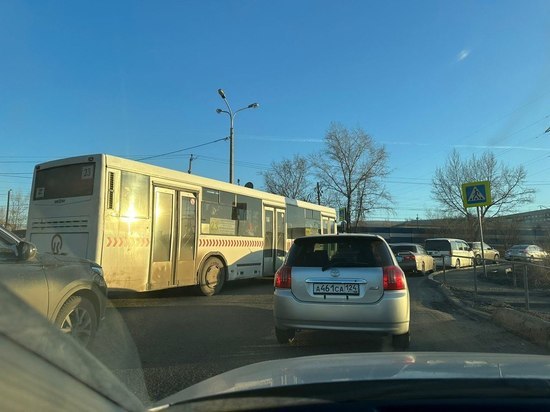 «Пашенный обречен»: красноярцы требуют власть устранить многокилометровые пробки