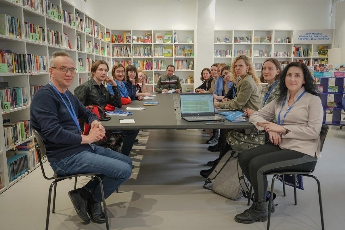 Произведения иркутских литераторов отметили на писательской мастерской - МК  Иркутск