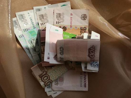 Деньги за непрерывный трудовой стаж: россиянам за 15 лет выплатят 15 тысяч рублей