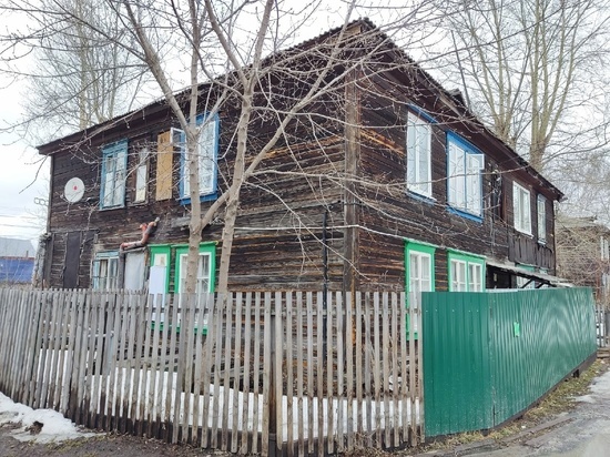 "В любой момент кусок дома может упасть на нас": семья томичей пытается добиться экспертизы своего жилища