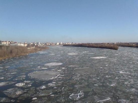 В Омске двое детей провалились под лед на реке Иртыш