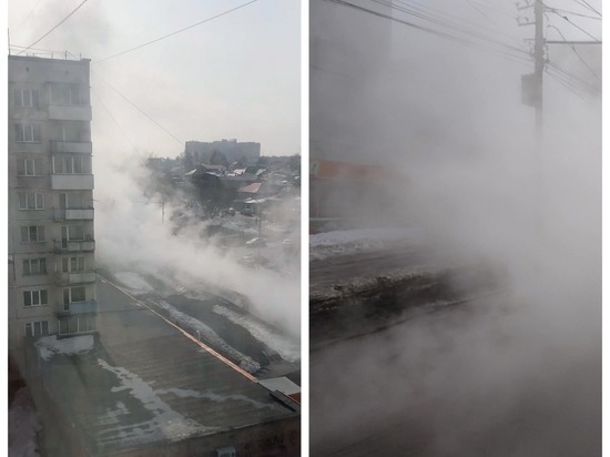 В Новосибирске прорвало трубу на улице Доватора