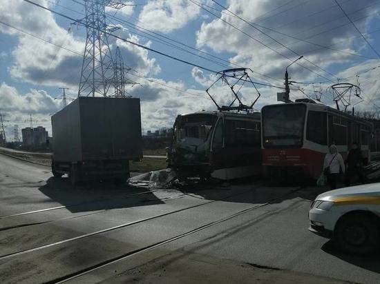 Момент жёсткого ДТП с трамваем на Восточном обводе в Туле попал на видео