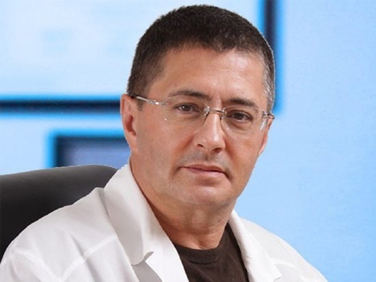 Телеведущий, врач-кардиолог Александр Мясников предостерег от самостоятельного приема быстродействующих таблеток для снижения давления