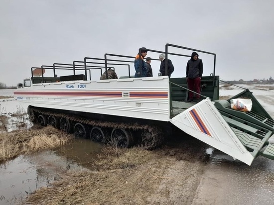 Из отрезанного половодьем Коростова спецрейсом вывезли труп 94-летней женщины