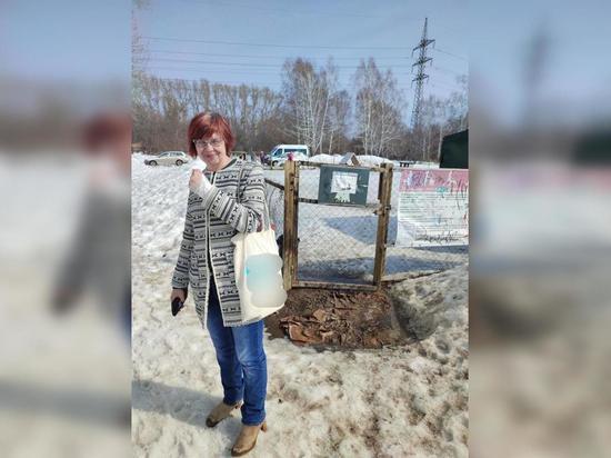 В Новосибирске привезенный на прививку от  бешенства кот Люцифер напал на депутата Каверзину
