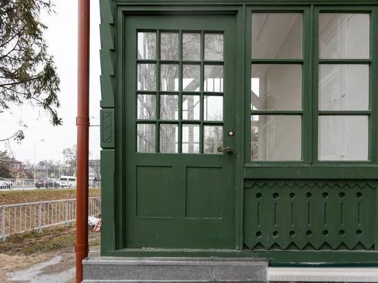 В историческом здании на улице Юрия Гагарина установили новые двери