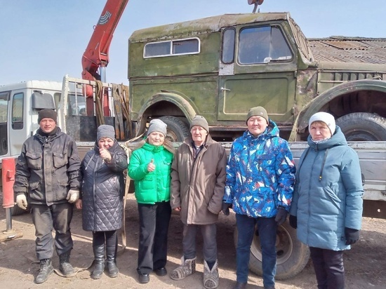 Пенсионеры из Бурятии отправили на СВО личный внедорожник советского производства
