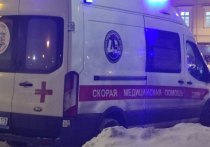 Петербуржца со странными травмами нашли возле одного из домов на проспекте Тореза. Об этом сообщил источник в правоохранительных органах.