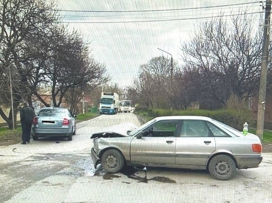 В Новочеркасске в ДТП с «Ауди» и «Шкодой» пострадали два человека