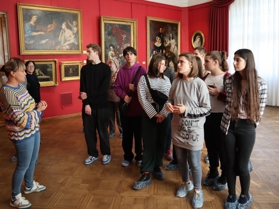 Пензенская картинная галерея приняла школьников из Запорожской области