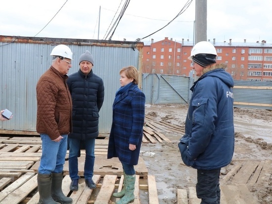 Мэр Рязани Сорокина посетила строительство детского сада в Кальном