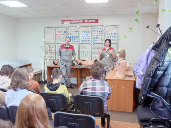 Школьники Сургута знакомятся с профессией врача скорой помощи