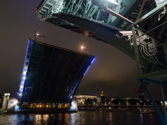 Какие мосты разведут в ночь на 30 марта в Петербурге