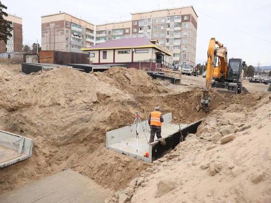 Мэр Улан-Удэ проверил ход реконструкции тепломагистрали №3 на Стеклозаводе