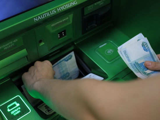 В Калининграде полиция задержала женщину, забравшую чужие деньги из банкомата