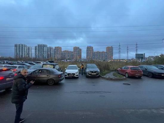 Жители Мурино пожаловались на четырехлетнее отсутствие обслуживания дороги