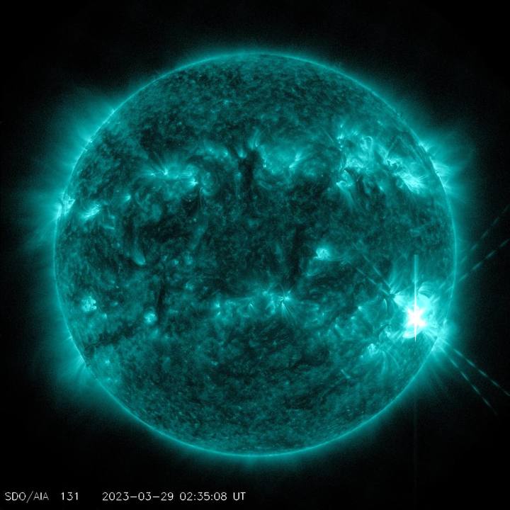 Ожидается геомагнитная буря: Солнце угрожает Земле вспышкой и корональной дырой3