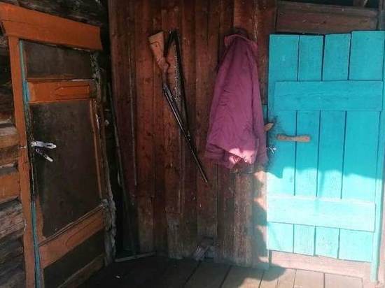 Жители Бурятии прятали незаконное оружие на вешалке и за шкафом