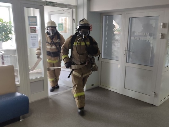 Гостиница в Арсеньеве «загорелась» для учений пожарных