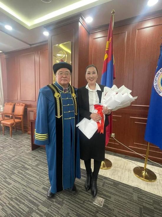 Преподавателю вуза Бурятии присвоили степень доктора права в Монголии