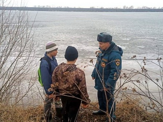 Спасатели Чувашии увели с опасного льда двоих детей