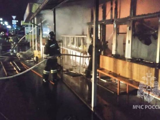 На рынке в Пятигорске загорелся торговый павильон, пострадавших нет