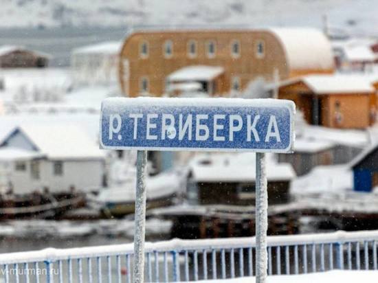 Застрявшим на дороге из Териберки людям начали оказывать помощь