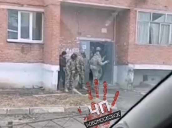 Житель Новомосковска при задержании облил себя зажигательной смесью